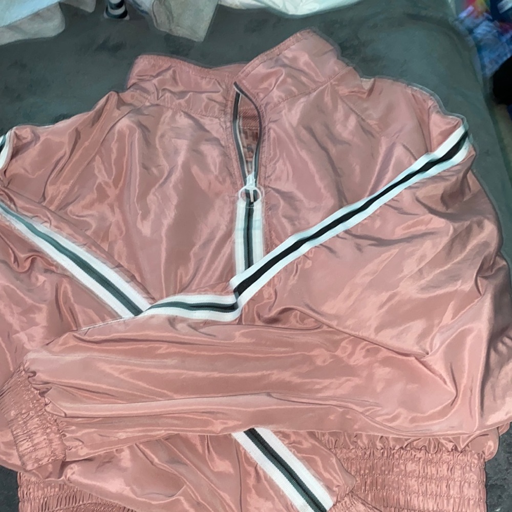 Zip up cropped wind breaker
